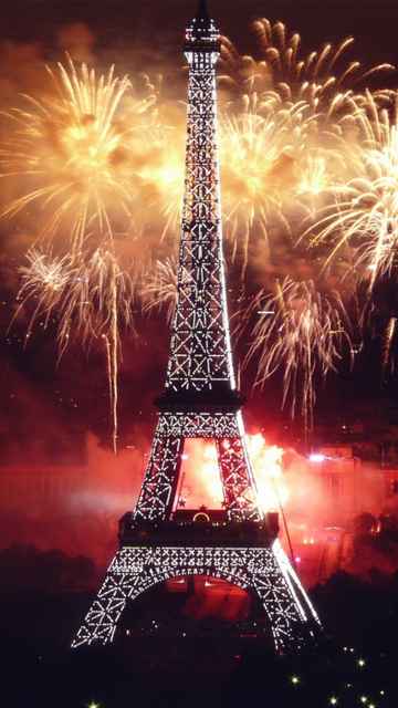 0130 Paris Tower Fireworks